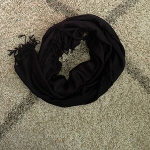 Black shall, scarf